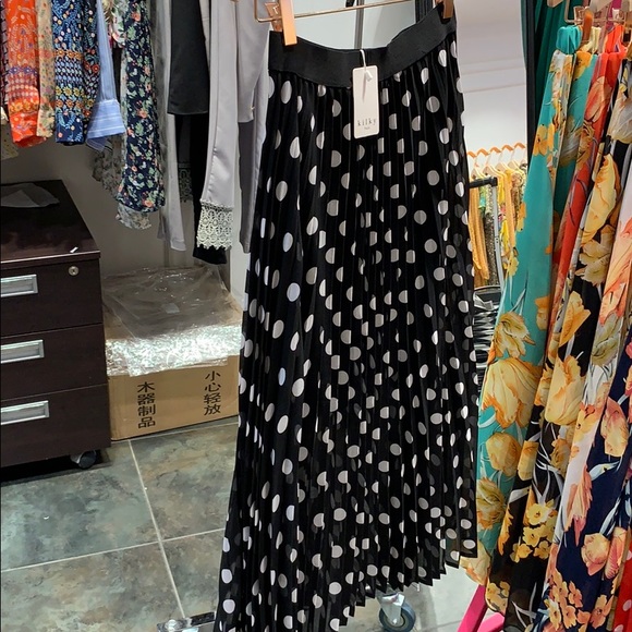 ✨LAST ONE✨PARIS ✨Polka dot pleated skirt - Picture 4 of 5